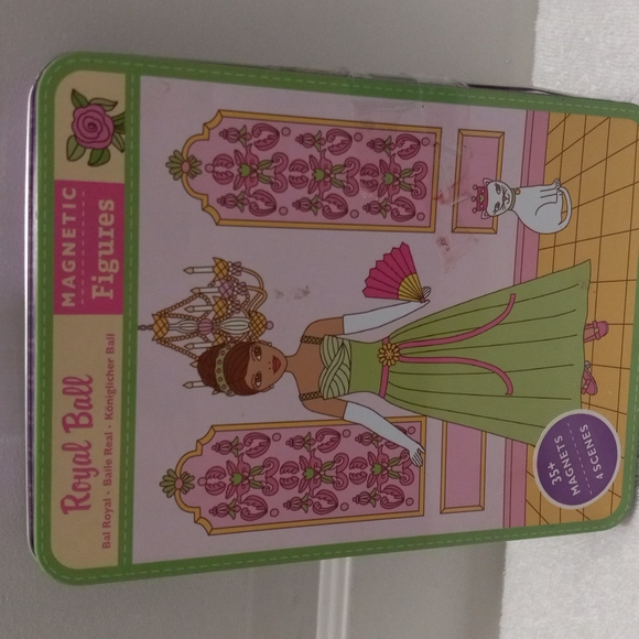 Vintage Royal Ball Magnetic Figured 35+ magnets & Sceens - Picture 1 of 5